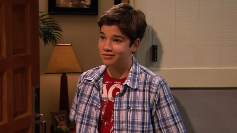 Freddie Benson smirking to left